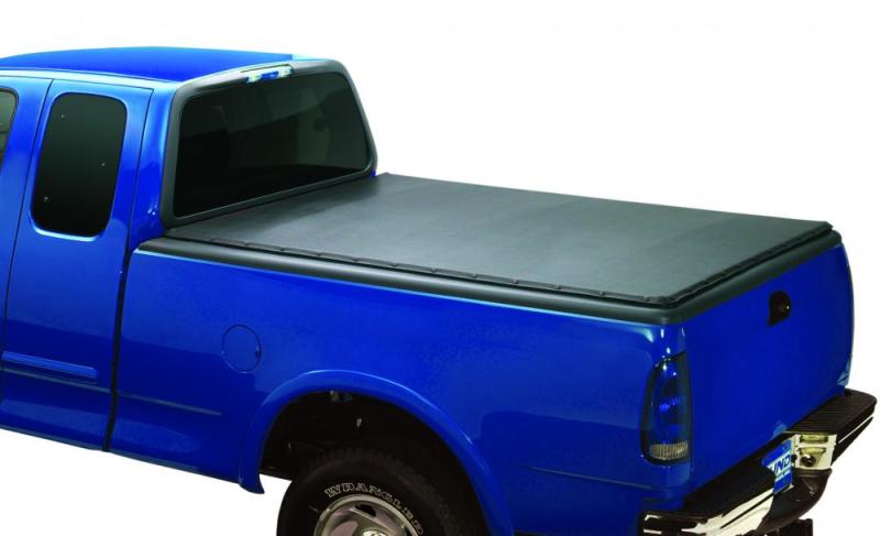 Lund 04-15 Nissan Titan (6.5ft. Bed w/o Utility TRack) Genesis Snap Tonneau Cover - Black