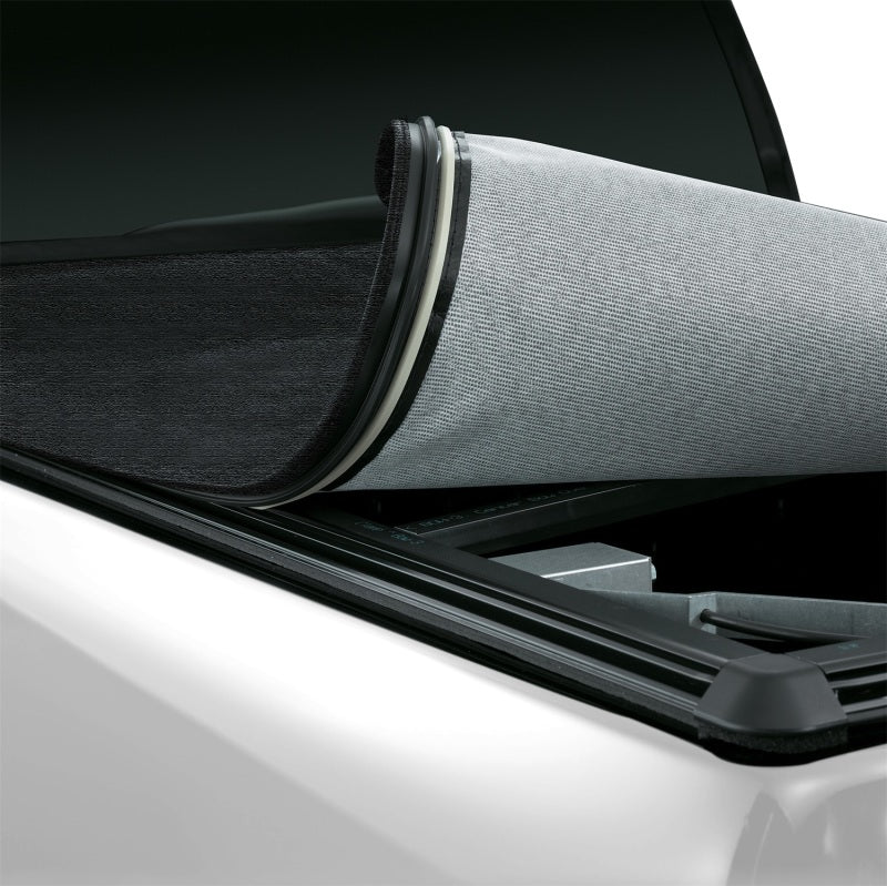 Lund 05-17 Nissan Frontier (5ft. Bed) Genesis Elite Seal & Peel Tonneau Cover - Black