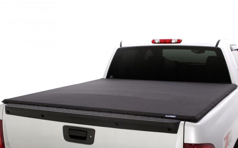 Lund 16-17 Nissan Titan (5.5ft. Bed w/Titan Box) Genesis Elite Snap Tonneau Cover - Black