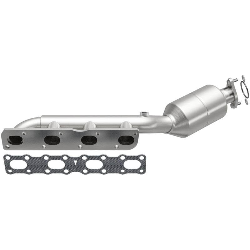 MagnaFlow Direct-Fit SS Catalytic Converter 04-06 Nissan Titan 5.6L V8 (California)